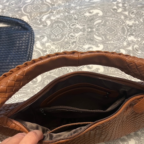 Faux leather woven bag - Picture 2 of 2